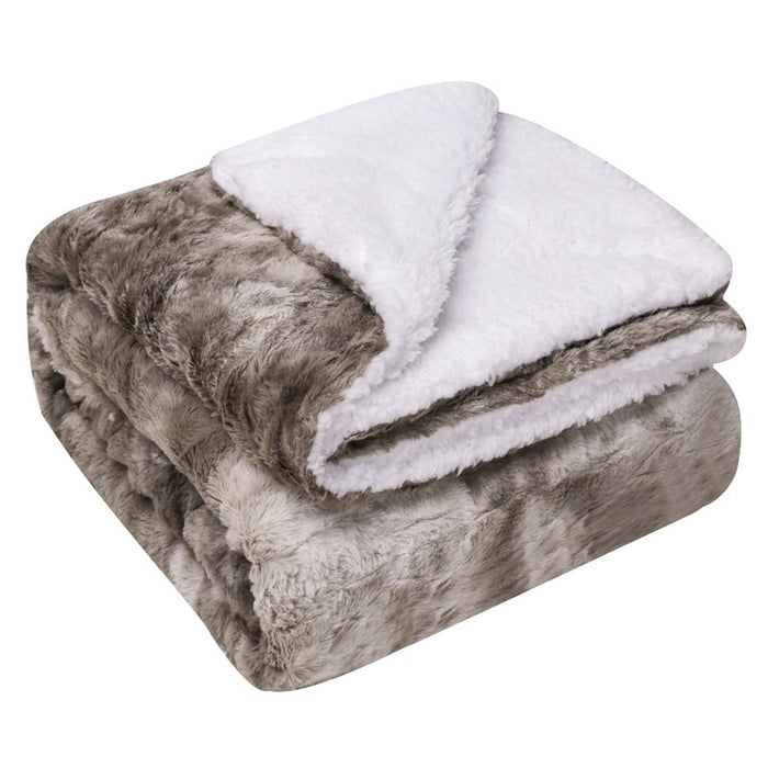 Warmfell Thick sherpa blanket with fluffy lamb-style reverse