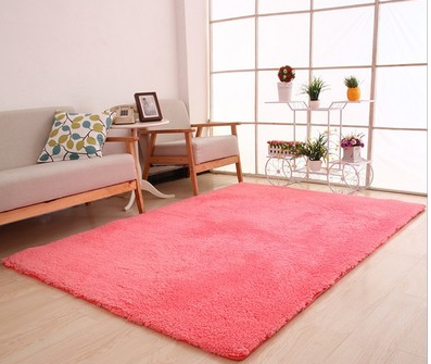 Fluffy beige shaggy rug in living room