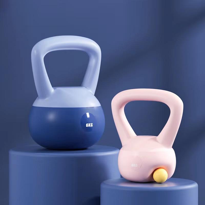 Soft-shell kettlebell in two-tone pink