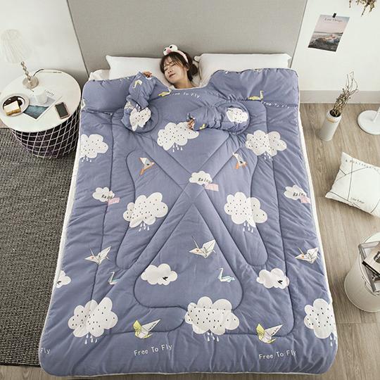 Winter Lazy Quilt with Sleeves, Wearable Blanket for Bed