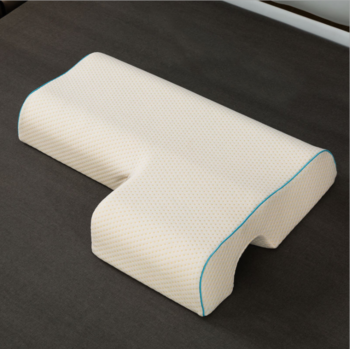 Warmfell Arched couples pillow with arm tunnel