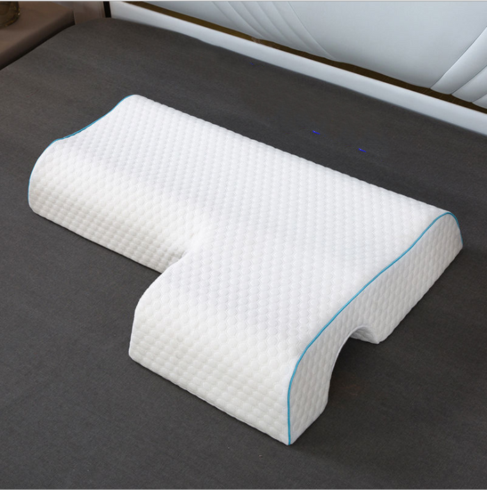 Warmfell Arched couples pillow with arm tunnel