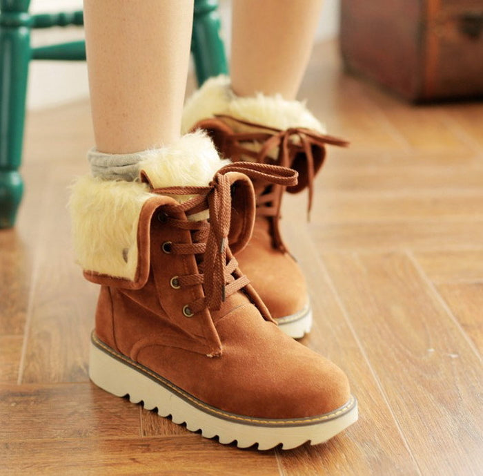 Warmfell Lace-up faux fur snow boots, short and flat