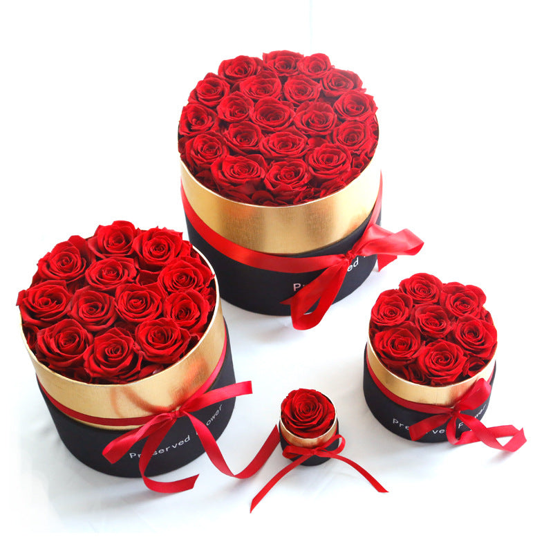 Preserved real roses in a luxury box – last without water