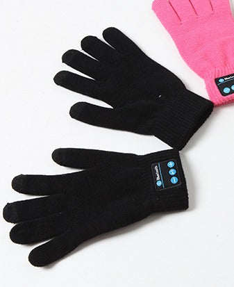 Knitted Bluetooth gloves with call buttons