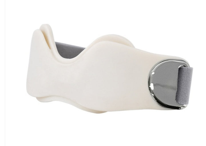 Patella knee strap with silicone pad