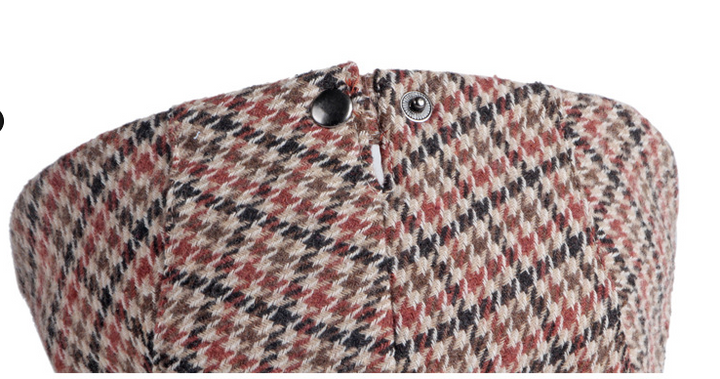 Houndstooth flat cap with adjustable fit