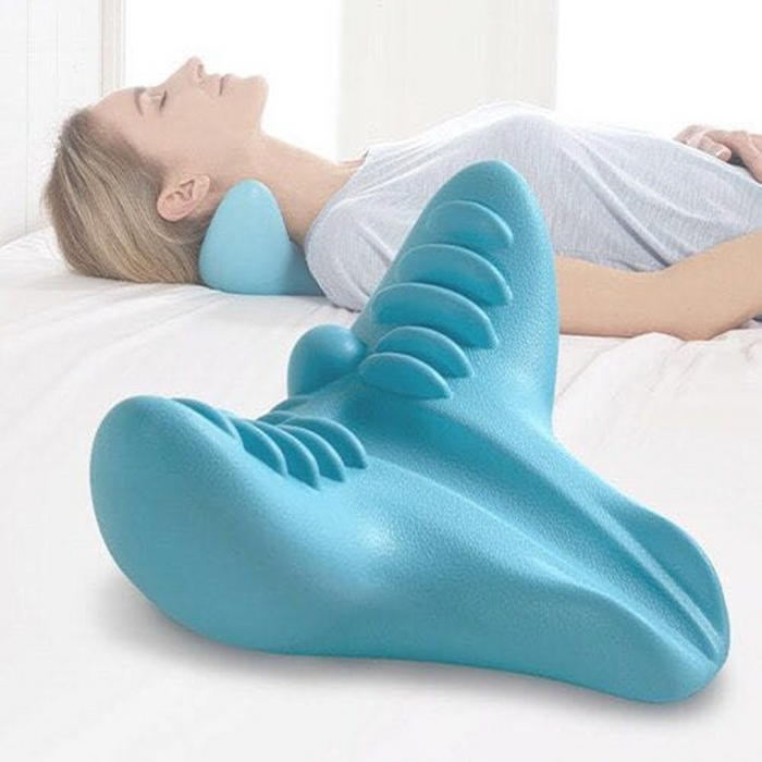 Warmfell Contoured foam neck pillow with massage nodes