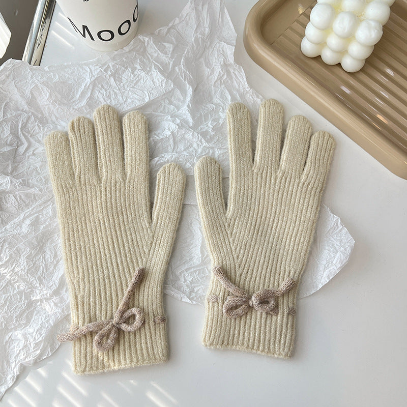 Cream ribbed knit gloves with bow