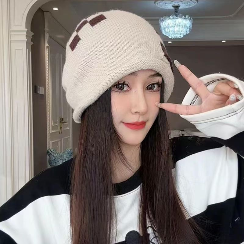 Off-white knitted beret with folded brim