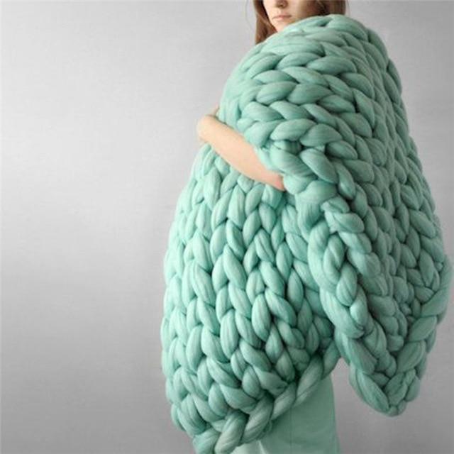 Warmfell™ Handmade Chunky Knit Blanket with Super-Soft Texture