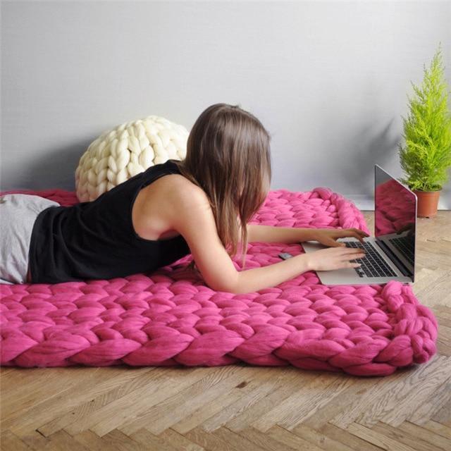 Warmfell™ Handmade Chunky Knit Blanket with Super-Soft Texture