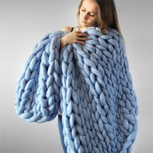 Warmfell™ Handmade Chunky Knit Blanket with Super-Soft Texture