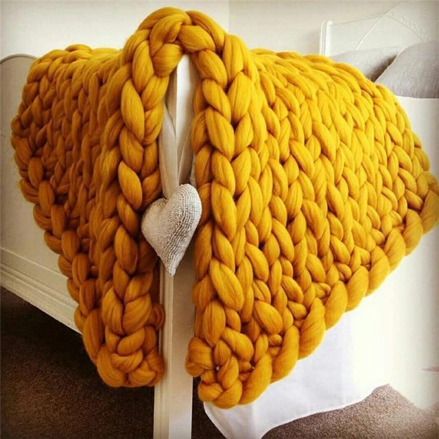 Warmfell™ Handmade Chunky Knit Blanket with Super-Soft Texture