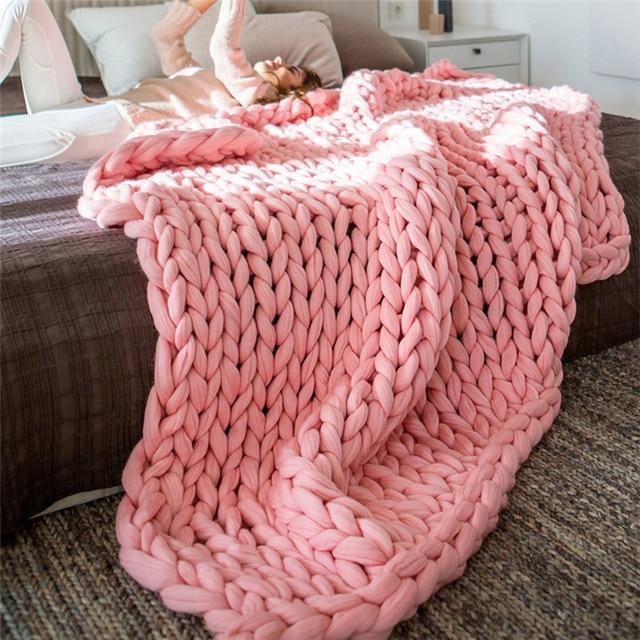 Warmfell™ Handmade Chunky Knit Blanket with Super-Soft Texture