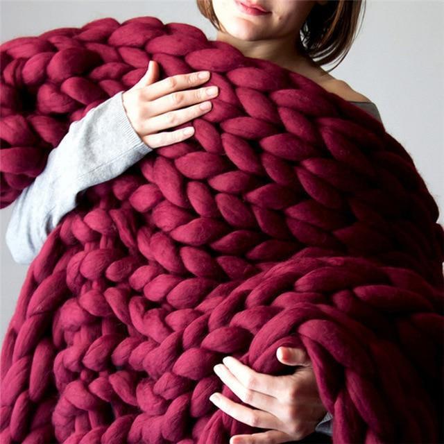 Warmfell™ Handmade Chunky Knit Blanket with Super-Soft Texture