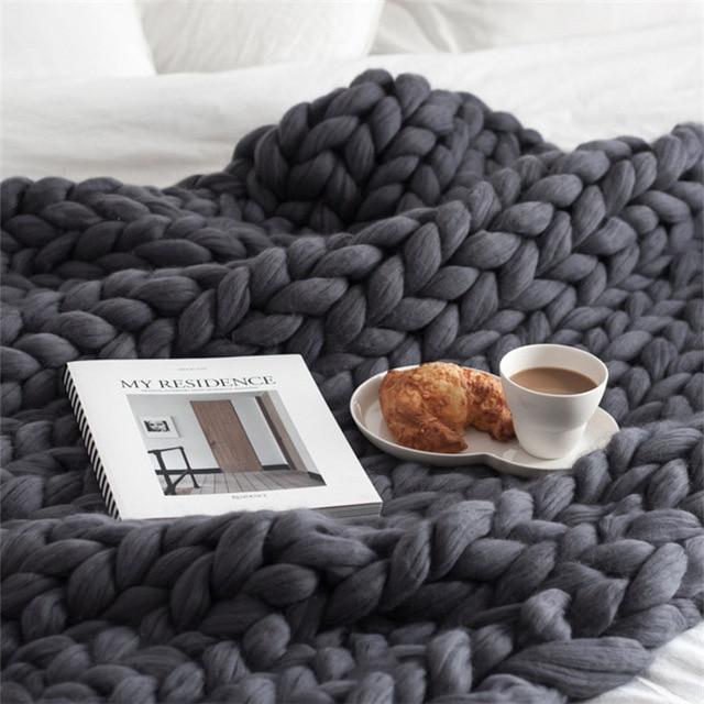 Warmfell™ Handmade Chunky Knit Blanket with Super-Soft Texture