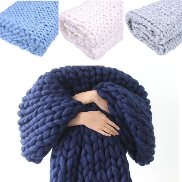 Warmfell™ Handmade Chunky Knit Blanket with Super-Soft Texture
