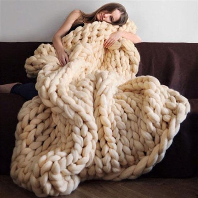 Warmfell™ Handmade Chunky Knit Blanket with Super-Soft Texture