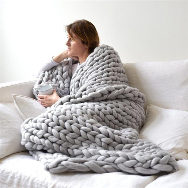 Warmfell™ Handmade Chunky Knit Blanket with Super-Soft Texture