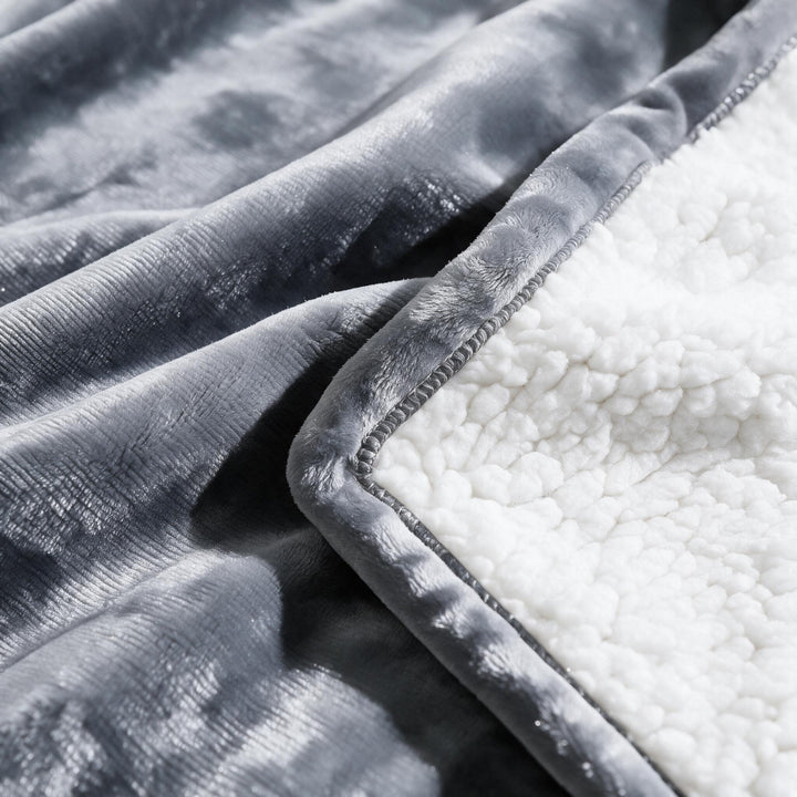 Warmfell™ Sherpa Heated Throw with 6 Heat Settings and Timer