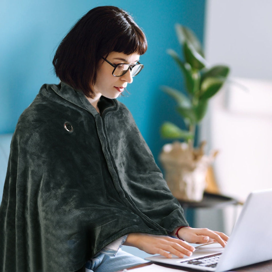 Warmfell™ USB Heated Shawl Blanket with Zip and Power Bank Pocket